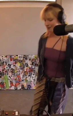 yelyahwilliams - booty and girl cock imprint. ;)