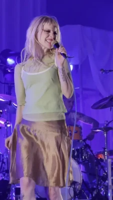 yelyahwilliams - I went to a party last night, how do you like my outfit 🥰