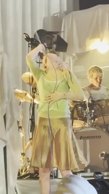 yelyahwilliams - Bun bun wants to steppy and fuck 🖤