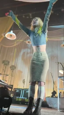 yelyahwilliams - Would you cum on an ai 🤖? Who wants to see how this happened hehe ?