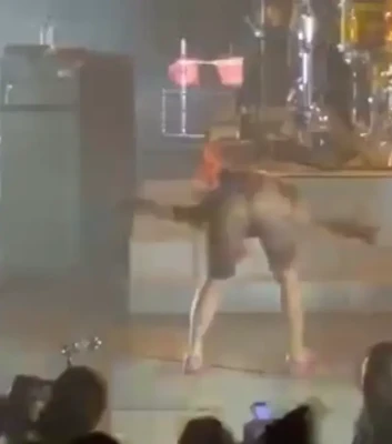 yelyahwilliams - morning cutie 🙈 wanna play?