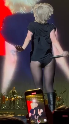 yelyahwilliams - You know you wanna see this one 😏. Check your inbox now! 💌