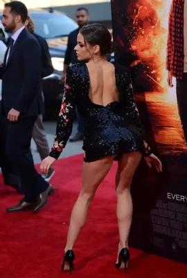 kristenstewartx - I need to find these socks and panties 😩