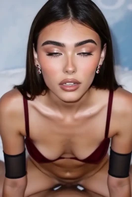 madisonbeer - Two cute holes to explore 😇