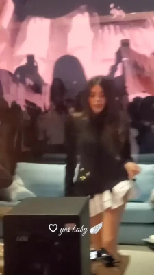 madisonbeer - Rubbing lotion all over myself 🤗 People always ask how I stay so