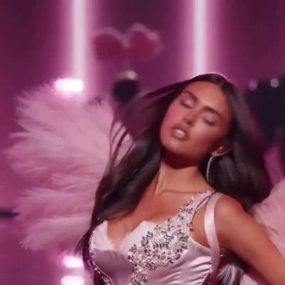 madisonbeer - First time sucking cock on camera 😈💕