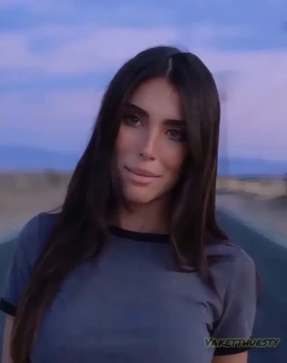 madisonbeer - 💜😈💖🤗 ...Showing off that butt.... and drive you crazy !!
