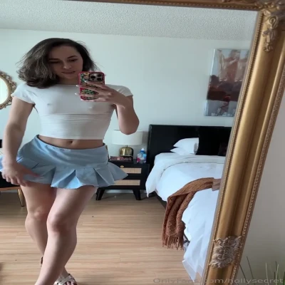 hollysecret - Do you love me? Then please enjoy my spread.