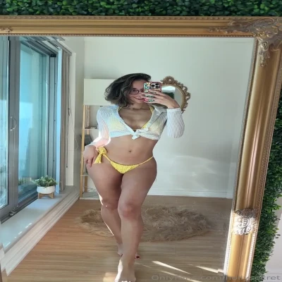 hollysecret - Anal masturbation with a finger in the butt hole.