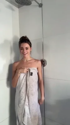 lauren111 - You will lick my sweaty armpits Wormy!