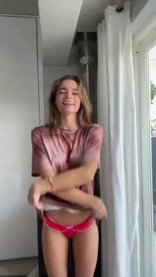 lauren111 - Okay so I’ve just about got my new room set up. What kind of vid