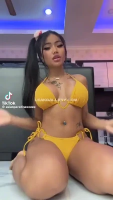 praewasian - I need to do this angle more look at those rolls with that arch 😩