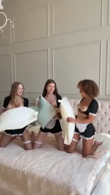 marichka18 - THIS is legs SPREAD 🦵🏼🍑🦵🏼 Happy Hump Day! 👅