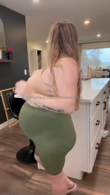 loreleisecrett - Ate a lil ass in the front seat of the jeep