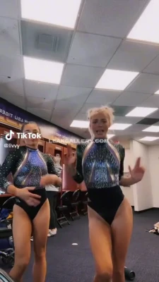 livvydunne - Spoil Your FUCKING QUEEN!!!!