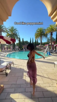 mikaylademaiter - I ate a salad and immediately stopped being angry at the situation.