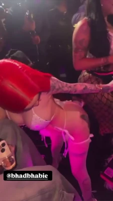 bhadbhabie - Rica cojidita con la mujer de mi amigo quizo que jugará con su coño