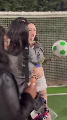 bhadbhabie - Bom diaaa amores  bora esquentar essa quarta-feira     Me chama no DM