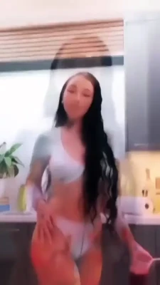 bhadbhabie - Maybe we can go on the floor now ? 👉🏽👈🏽