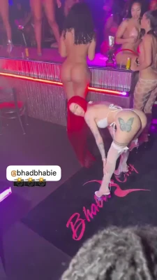 bhadbhabie - I’m very wet baby. Do you want to see baby? 🥵💦