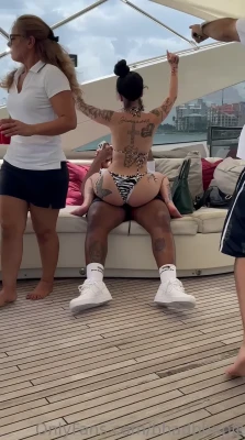 bhadbhabie - OMFG I ve not had sex for over a month and they send me a really