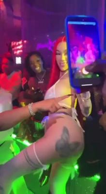 bhadbhabie - Oh I forgot to mention my new toy.