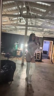 bhadbhabie - waiting for your DM 🥰 let's play before my LIVE tonight 😈