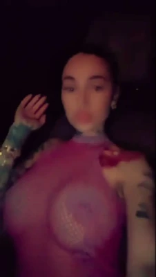 bhadbhabie - Me encanto sentir su terso cuerpo muy cerca del mio  y su trasero tan