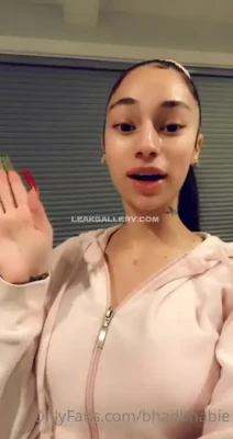 bhadbhabie - 26 weeks  off my belly gets heavier and heavier everyday ugh it s