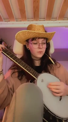 feyafern - Sending out 2 hot topless pics from my last shoot. Enjoy them in your