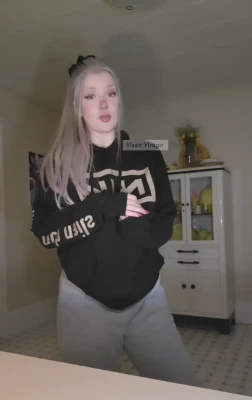 vixenvirago - How do you like how I look here? 🥰