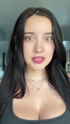 hotblockchain - Do you want too see her eat it 🥵👀 check dm ‼️