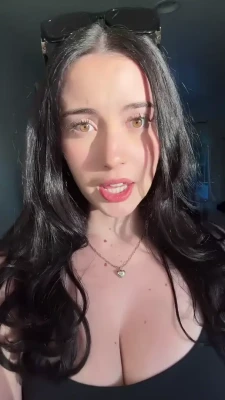 hotblockchain - just chilling in my bed, wanna join me?😏