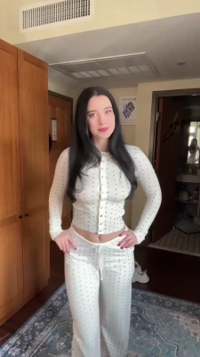 hotblockchain - Put this on... or no? 🤷🏻‍♀️
