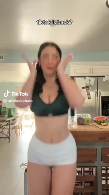 hotblockchain - Today I had a feed shooting 😍🦶🏼 Where are the feed lovers?
