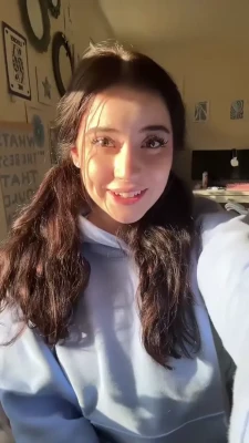 hotblockchain - Feeling like a good girl today😇 who will cum to my DMs and help me