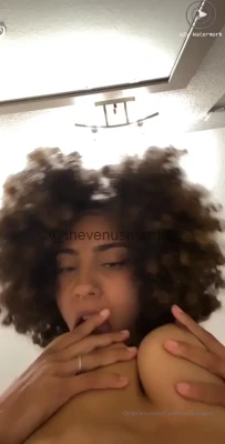 venusmarquez - Wanna make out?