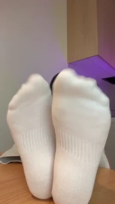 brattyluna - Nice clean soles!🤍 Wanna make em dirty?🤍