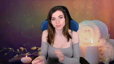 amouranth - I’m good on a pole