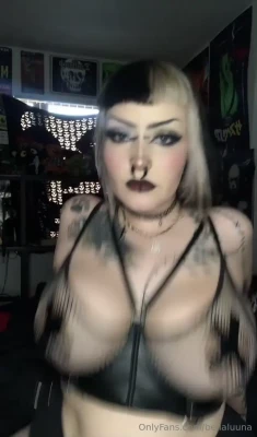bellaluuna - Well my stomach is saying no to live streaming, so I wont be able to