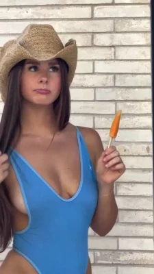 leximarvel - Anyone else getting Britney vibes from this? 😏