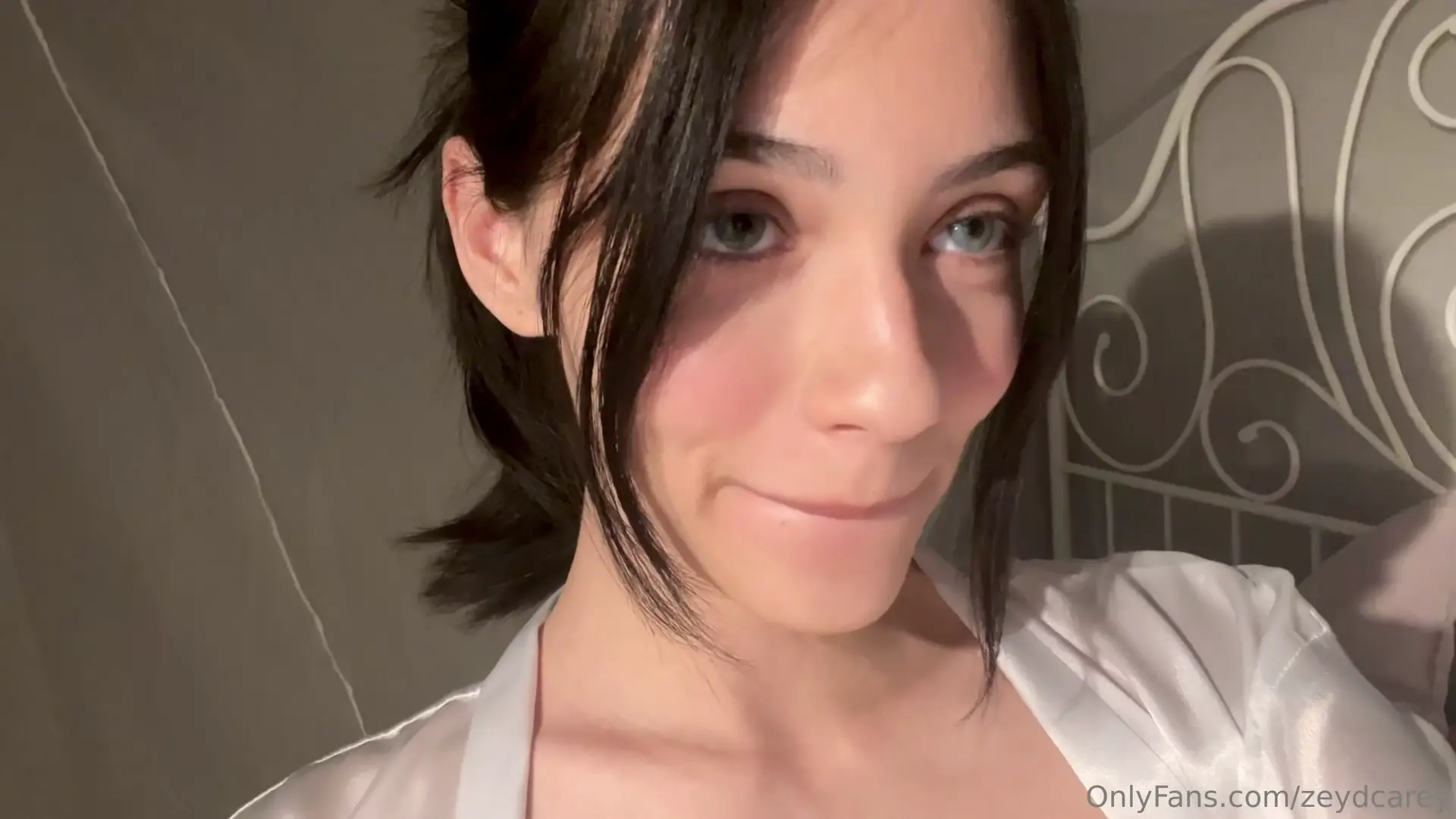 zeydcarey - Can you resist this gaze? 😏