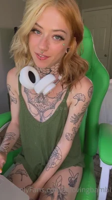 liz__rainbow - Dirty girls make a mess