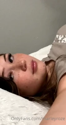 marleyroze - Le doy la bienvenida a mis nuevos Fans y muchos besitos a los que