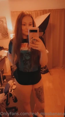 real_missbanana - Wanna see this pretty pussy? If so then quit being shy and DM me a