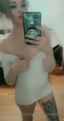 real_missbanana - THE SUN ON MY TITTIES LOOKS SO GOOD