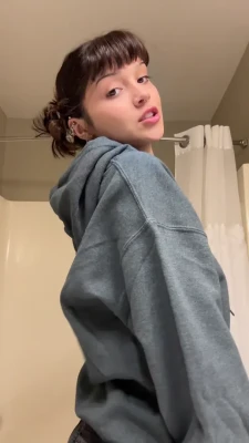 madiiiissonnn - Do you want to see what's underneath? 🥵