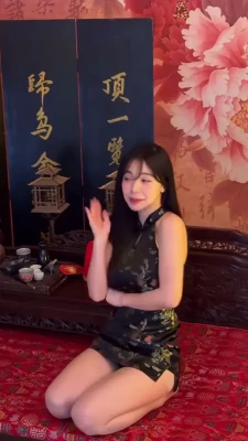 le_dahye - Are you ready to get me out of this dress 😏