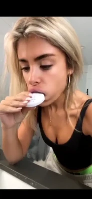 itsgabriellannalisa - I masturbate watching pornhub in my office 😈 Today Full video for