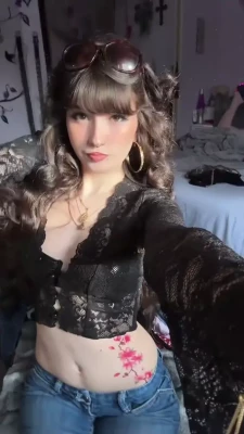 k4yt33 - Are you a fishnet fan? Or do you prefer nylons?